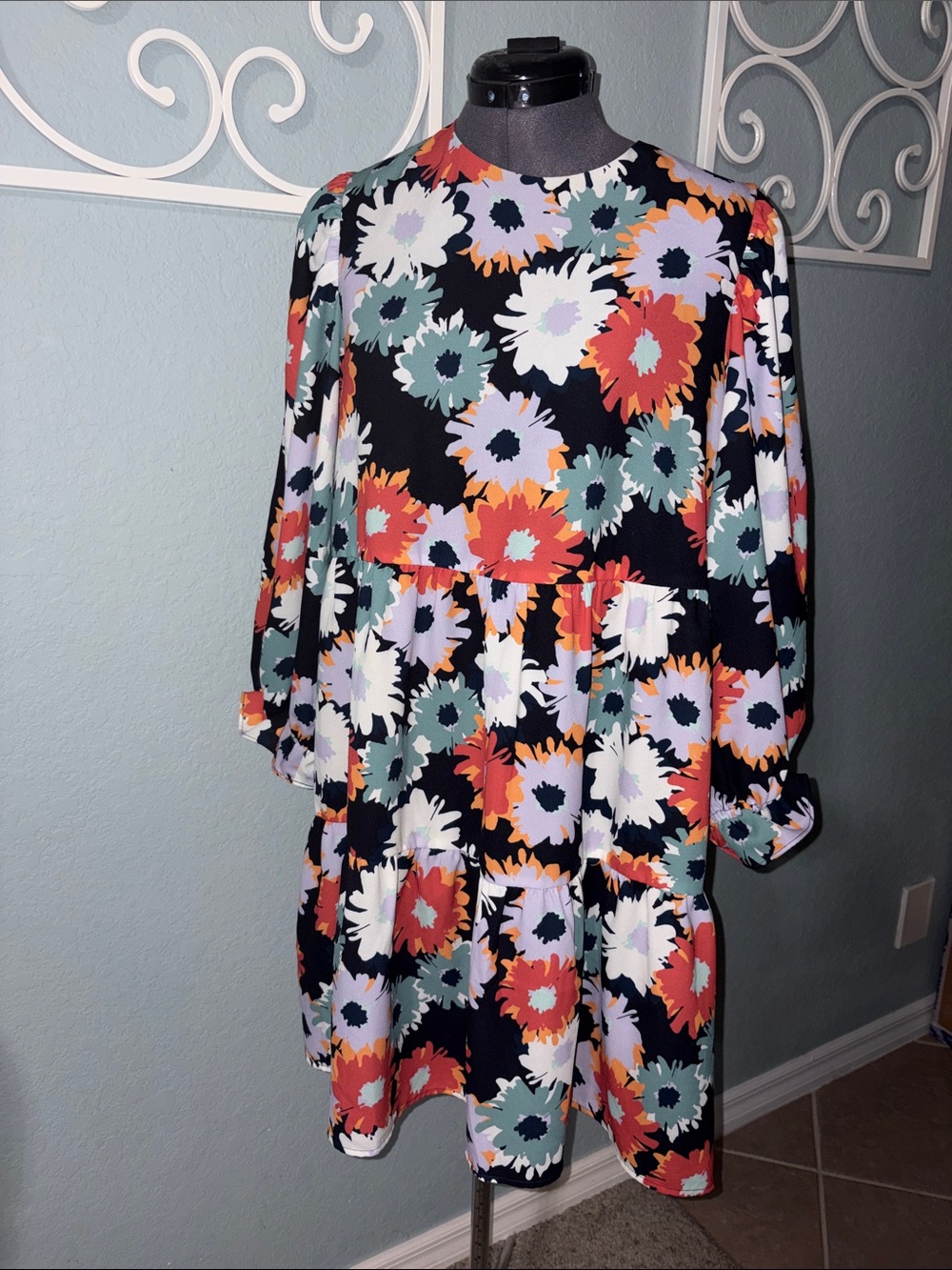 Crosby mollie Burch Daisy vibrant floral tiered long sleeve Dress!